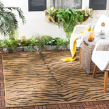 Safavieh Courtyard 4'-0" x 5'-7" Rug in Gold / Natural