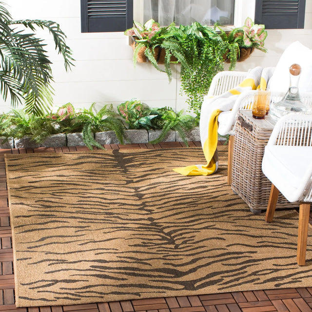 Safavieh Courtyard 4'-0" x 5'-7" Rug in Gold / Natural