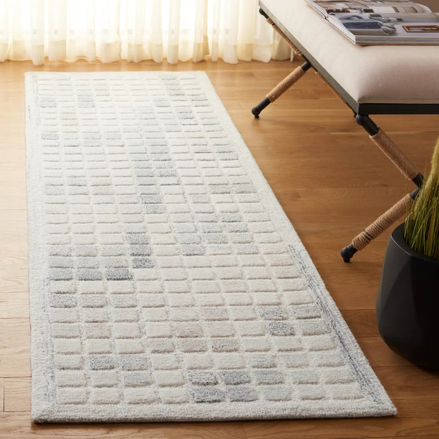 Safavieh Ebony 2'-3" x 8'-0" Rug in Ivory / Grey