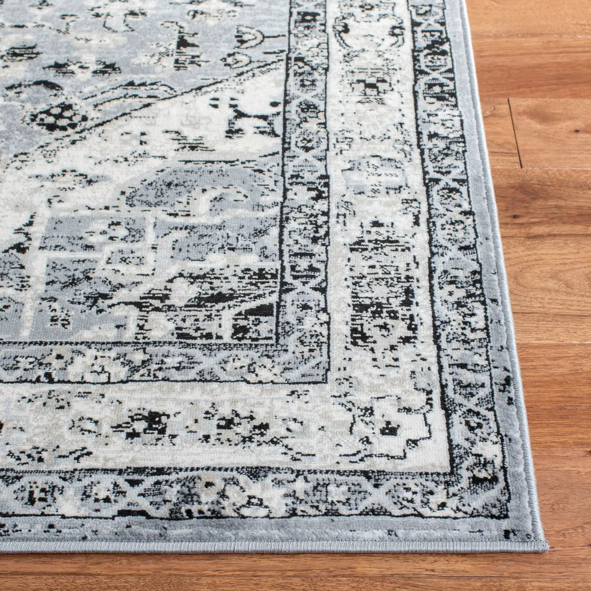 Safavieh Brentwood 4'-0" x 6'-0" Rug in Grey / Black