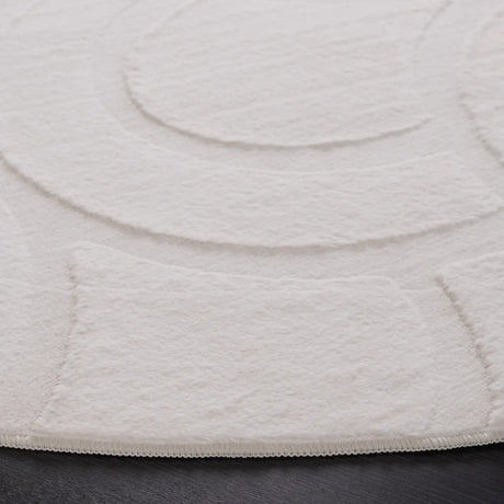 Safavieh Faux Rabbit Fur  800 6'-0" x 6'-0" Rug in Ivory