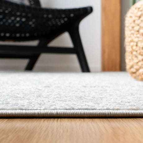 Safavieh Tulum 4'-0" x 6'-0" Rug in Light Grey / Ivory