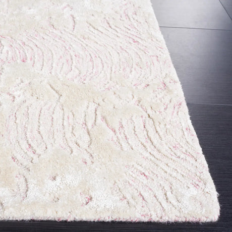 Safavieh Glamour 4'-0" x 6'-0" Rug in Pink / Ivory