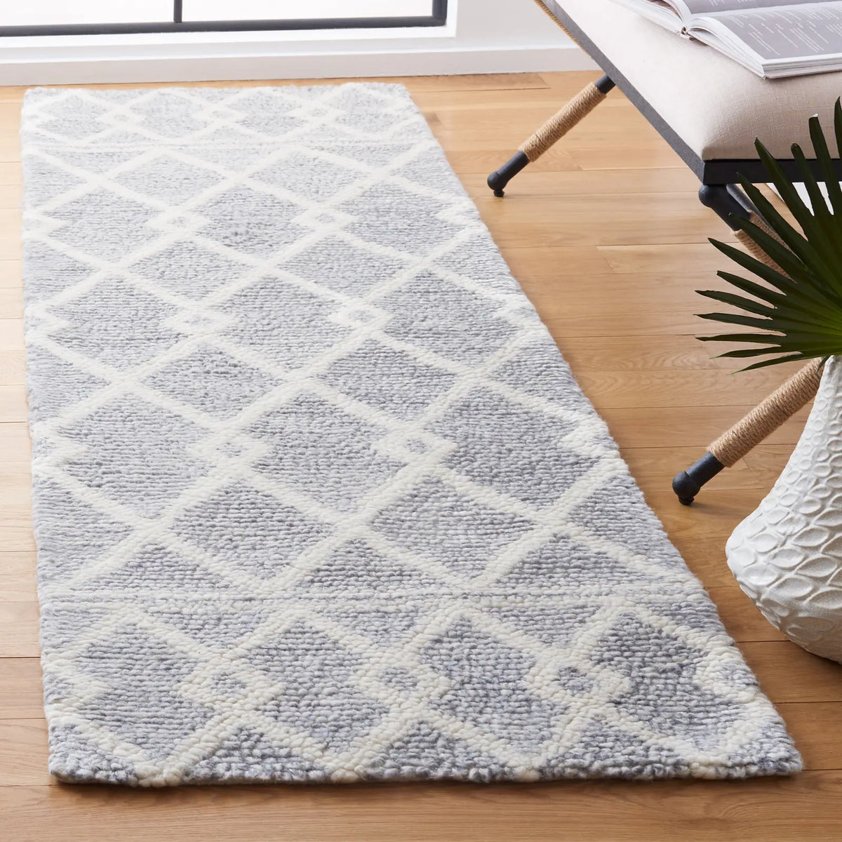 Safavieh Vermont 2'-3" x 8'-0" Rug in Grey / Ivory