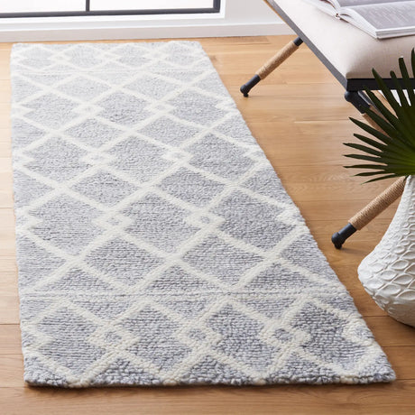 Safavieh Vermont 2'-3" x 8'-0" Rug in Grey / Ivory