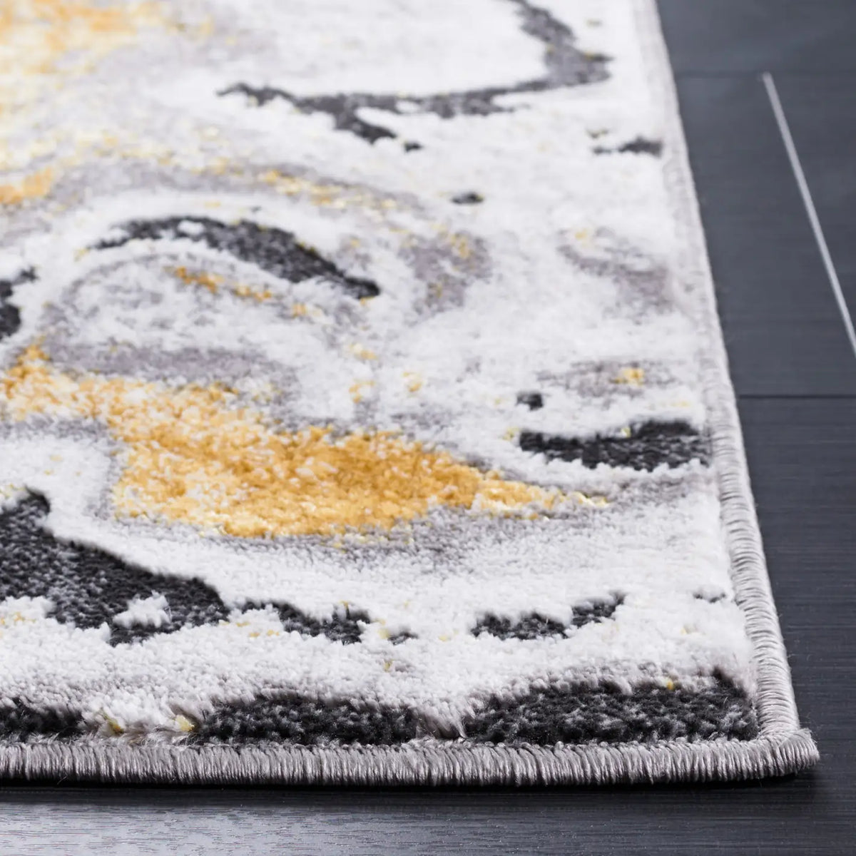 Safavieh Amelia 4'-5" x 6'-5" Rug in Charcoal / Gold