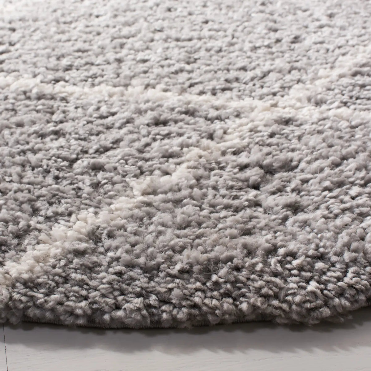 Safavieh Parma Shag 5'-3" x 5'-3" Rug in Grey / Cream