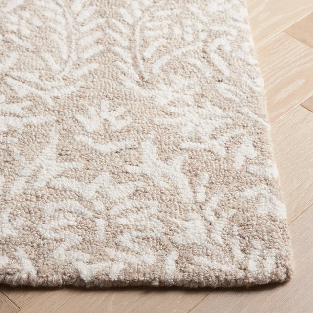 Safavieh Ebony 4'-0" x 6'-0" Rug in Beige / Ivory