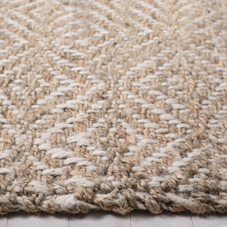 Safavieh Natural Fiber 4'-0" x 6'-0" Rug in Natural / Ivory