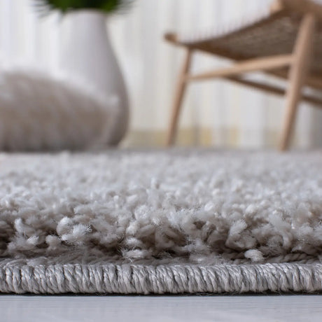 Safavieh Venus Shag 500 4'-0" x 6'-0" Rug in Light Grey