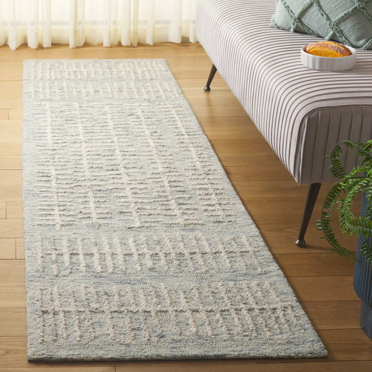Safavieh Abstract 2'-3" x 8'-0" Rug in Light Blue / Ivory