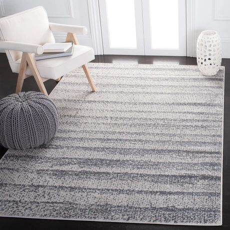 Safavieh Carnegie 4'-0" x 6'-0" Rug in Ivory / Grey
