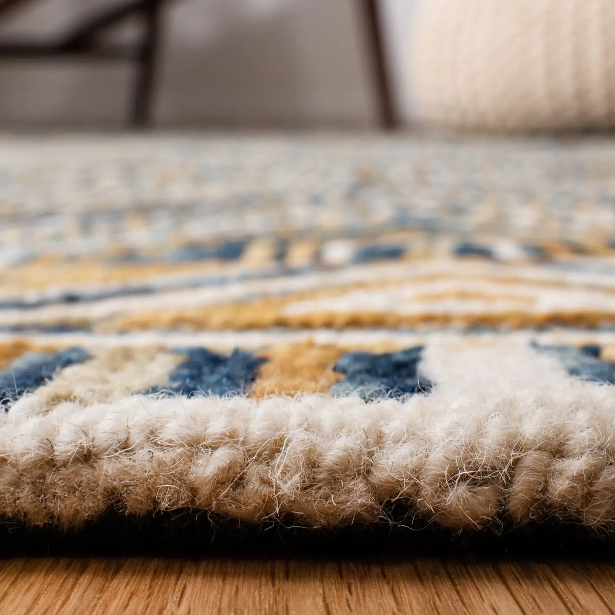 Safavieh Aspen 4'-0" x 6'-0" Rug in Blue / Gold