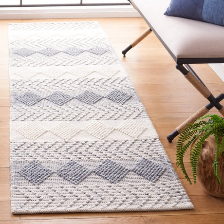 Safavieh Vermont 2'-3" x 8'-0" Rug in Grey / Ivory