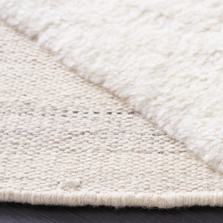 Safavieh Manhattan 6'-0" x 6'-0" Rug in Ivory / Beige