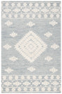 Safavieh Aspen 4'-0" x 6'-0" Rug in Light Grey / Ivory