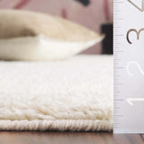 Safavieh Vermont 4'-0" x 6'-0" Rug in Ivory / Beige