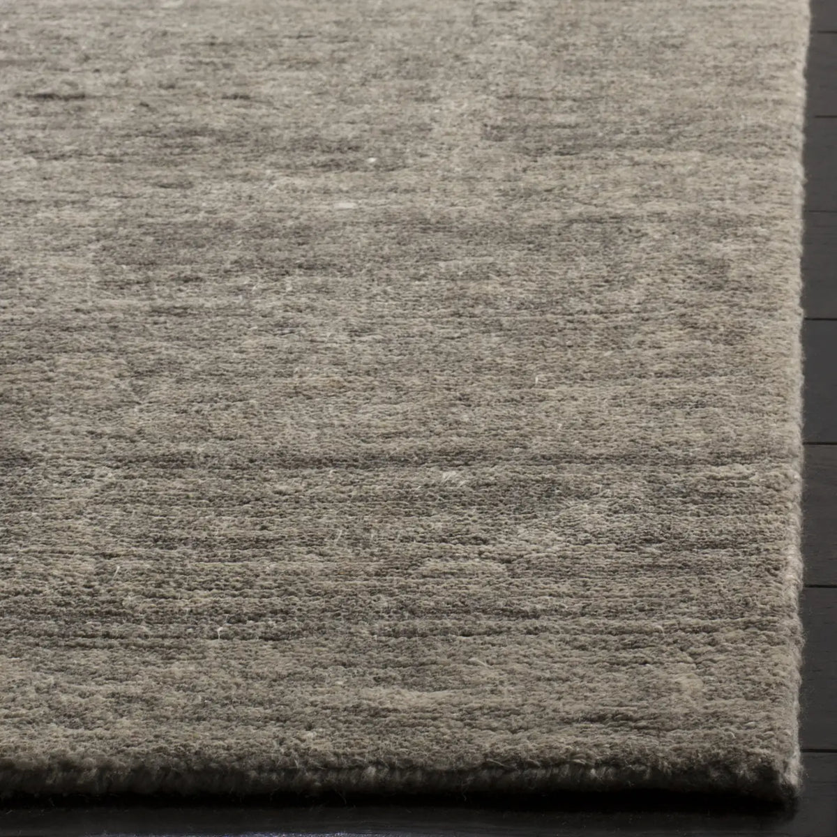 Safavieh Tibetan 6'-0" x 9'-0" Rug in Cream / Stone