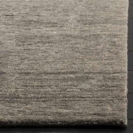 Safavieh Tibetan 6'-0" x 9'-0" Rug in Cream / Stone