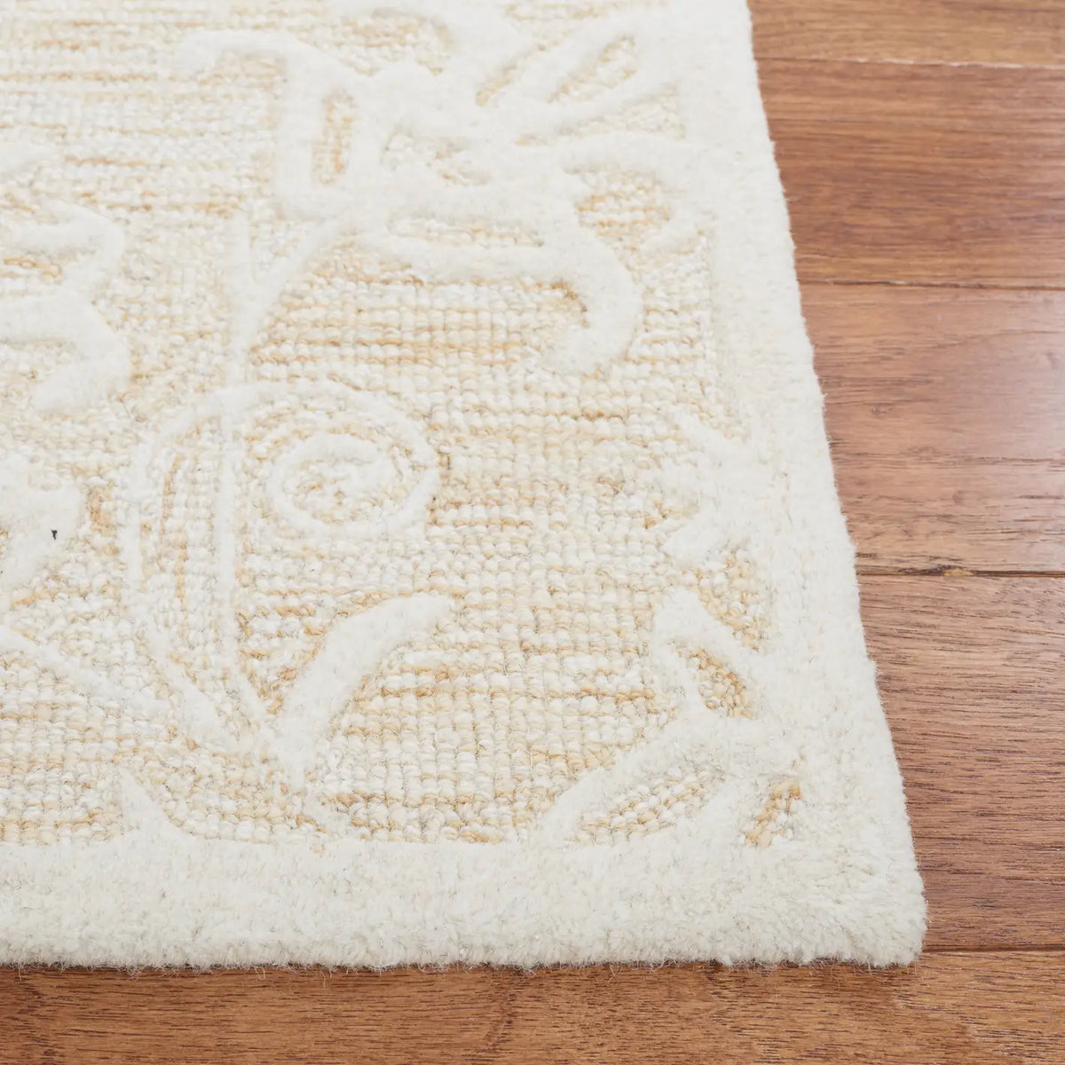 Safavieh Metro 4'-0" x 6'-0" Rug in Gold / Ivory