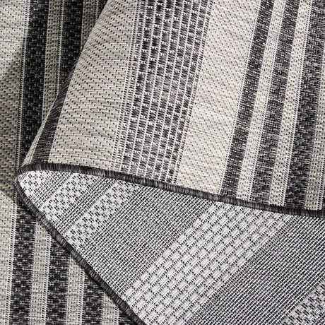 Safavieh Beach House 4'-0" x 6'-0" Rug in Grey / Charcoal