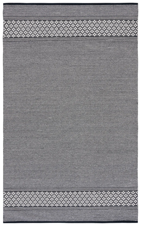 Safavieh Montauk 4'-0" x 6'-0" Rug in Black / Ivory
