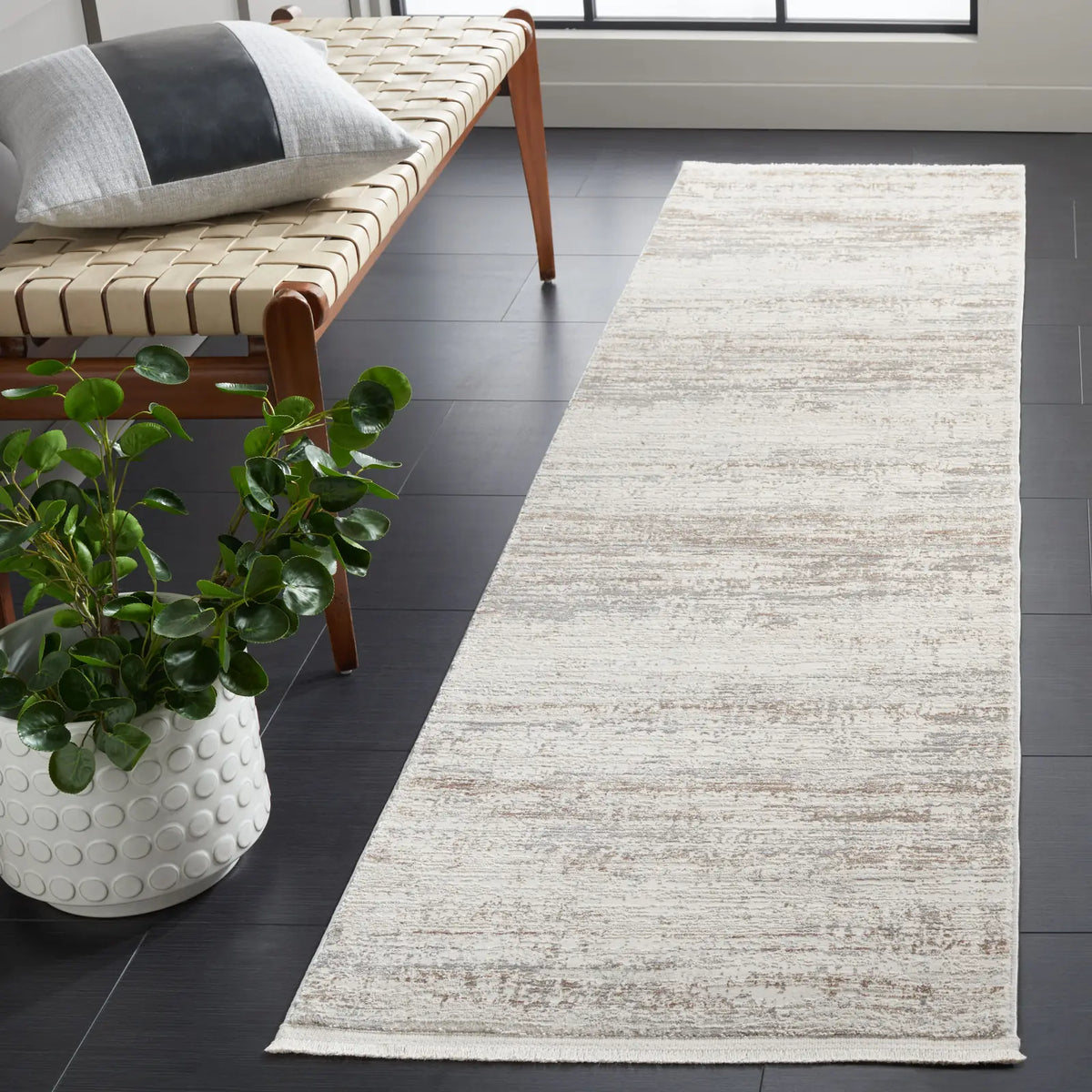 Safavieh Diamond 2'-2" x 8'-0" Rug in Beige / Grey Brown