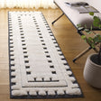 Safavieh Celebrity 800 2'-2" x 8'-0" Rug in Ivory / Black