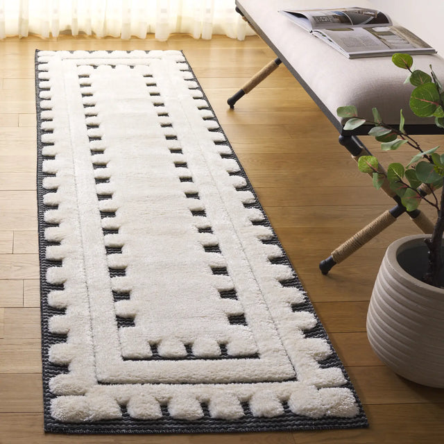 Safavieh Celebrity 800 2'-2" x 8'-0" Rug in Ivory / Black