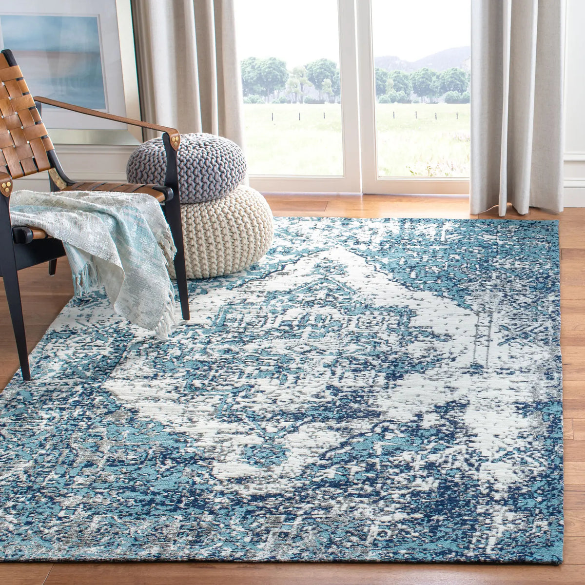 Safavieh Classic Vintage 5'-0" x 8'-0" Rug in Blue / Ivory