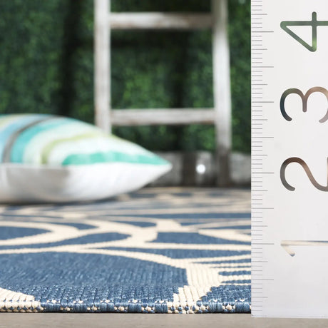 Safavieh Courtyard 4'-0" x 5'-7" Rug in Blue / Beige