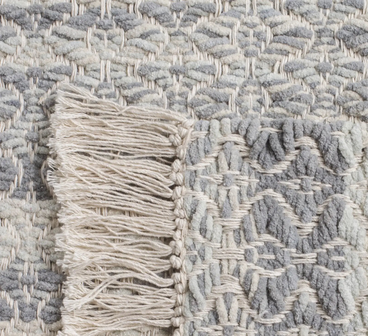 Safavieh Boston 4'-0" x 6'-0" Rug in Grey / Ivory