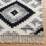 Safavieh Kilim 4'-0" x 6'-0" Rug in Ivory / Black