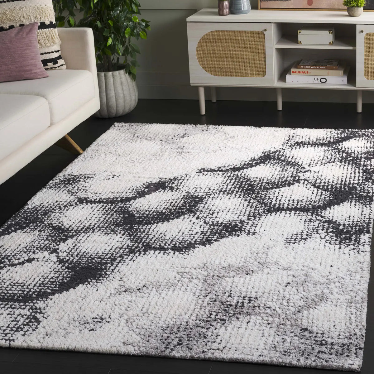 Safavieh Audrey 4'-0" x 6'-0" Rug in Grey / Ivory
