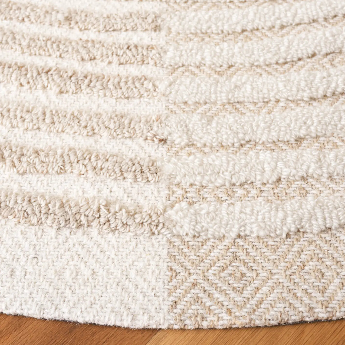 Safavieh Southampton 6'-0" x 6'-0" Rug in Ivory / Beige