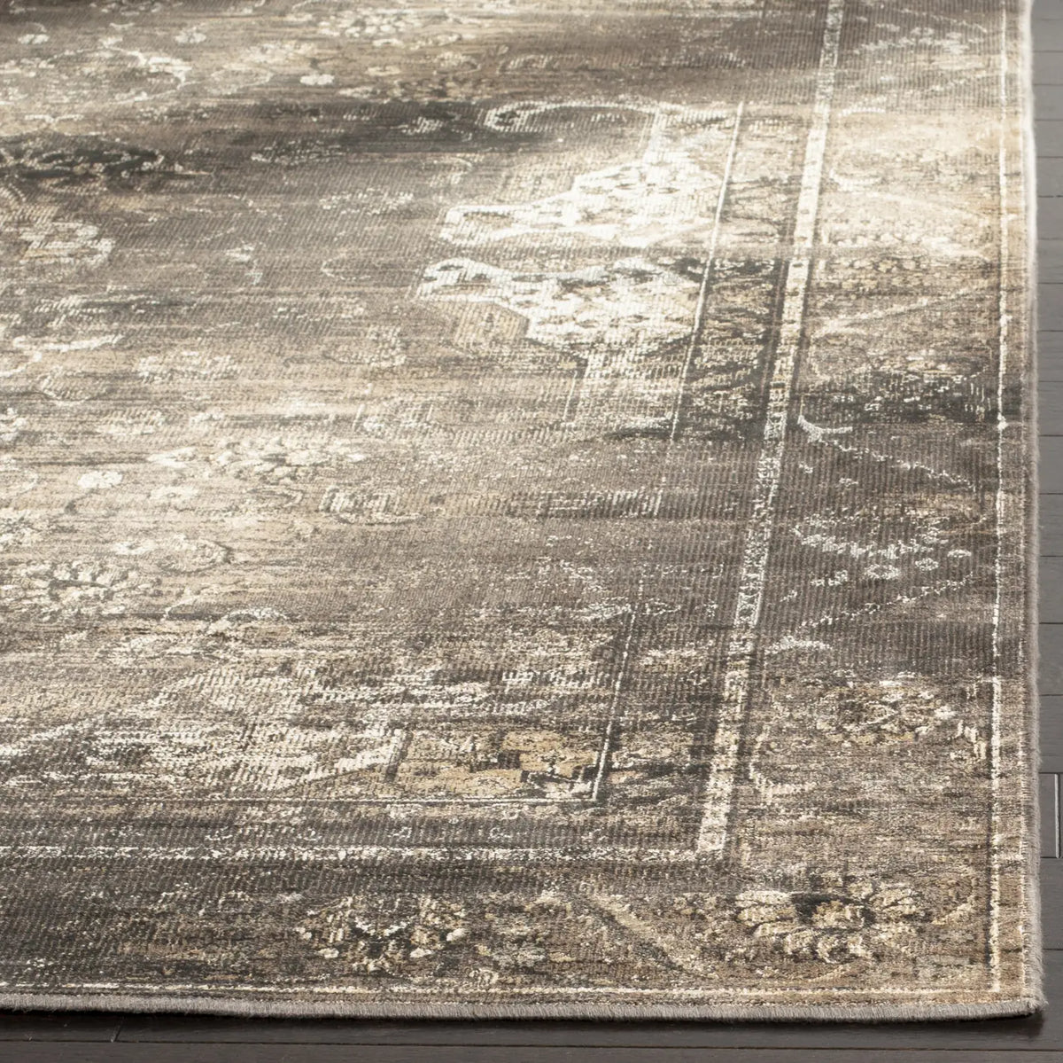 Safavieh Vintage 4'-0" x 5'-7" Rug in Soft Anthracite