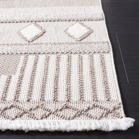 Safavieh Lotus 4'-0" x 6'-0" Rug in Ivory / Beige