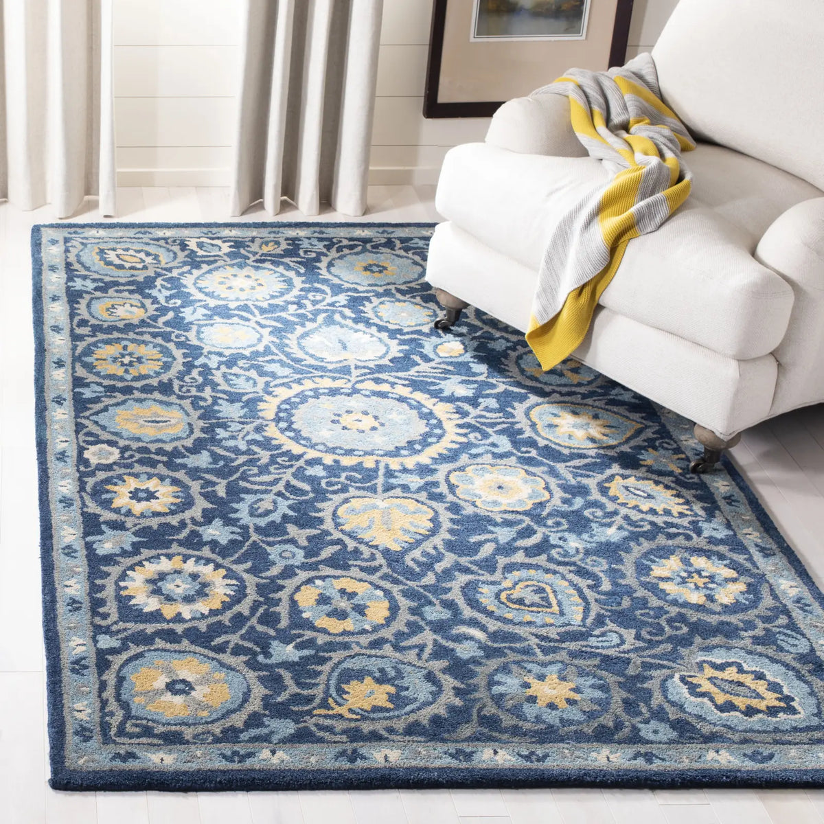 Safavieh Heritage 5'-0" x 8'-0" Rug in Navy / Gold