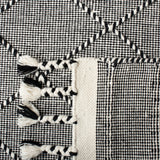 Safavieh Casablanca 4'-0" x 6'-0" Rug in Black / Ivory