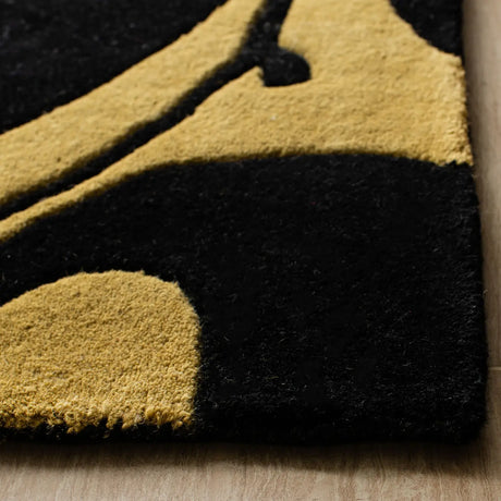 Safavieh Soho 5'-0" x 8'-0" Rug in Black / Multi