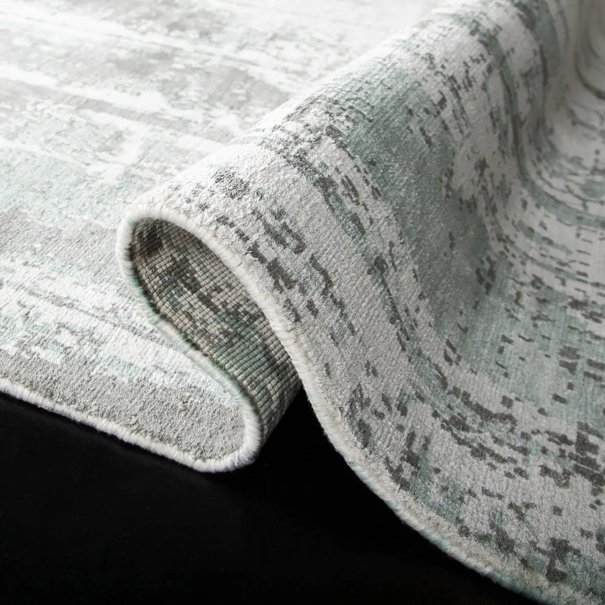 Safavieh Mirage 6'-0" x 9'-0" Rug in Silver / Grey