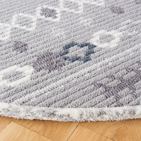 Safavieh Marrakesh 6'-7" x 6'-7" Rug in Grey / Light Grey