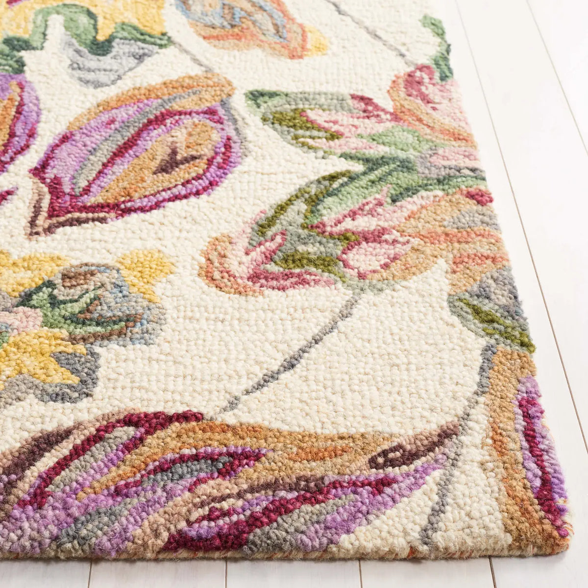 Safavieh Blossom 5'-0" x 8'-0" Rug in Ivory / Plum