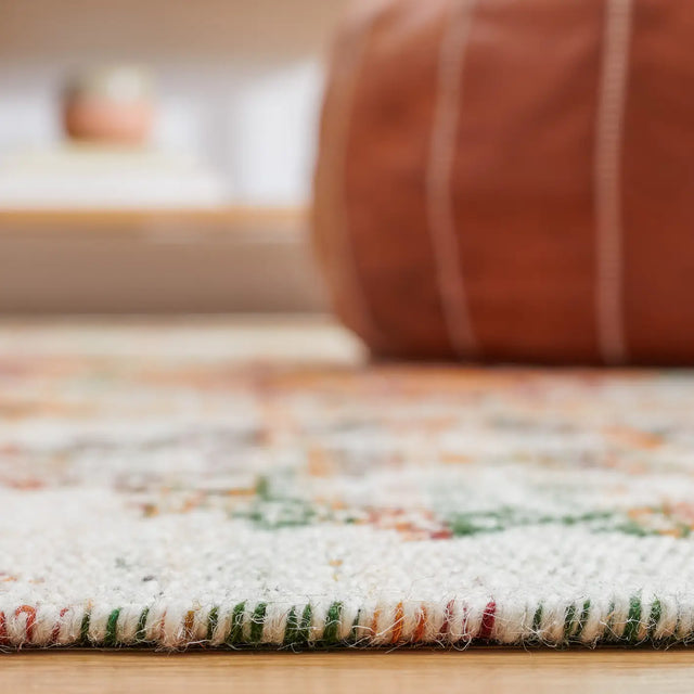 Safavieh Kilim 4'-0" x 6'-0" Rug in Ivory / Gold
