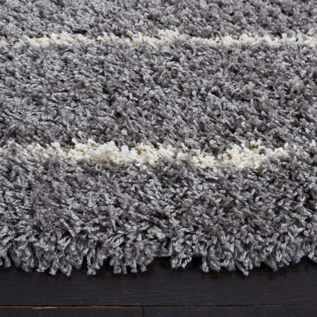 Safavieh Venus Shag 600 6'-7" x 6'-7" Rug in Grey / Ivory