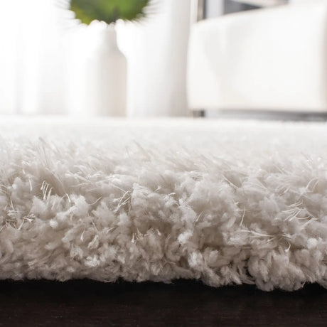 Safavieh Supreme Shag 4'-0" x 6'-0" Rug in Ivory