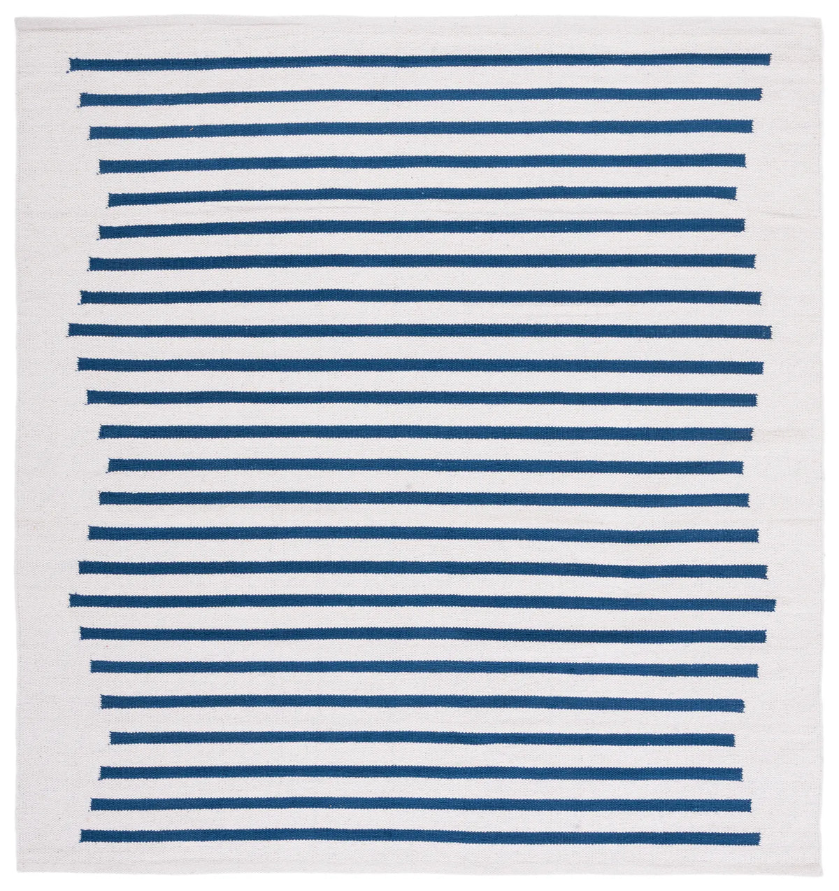 Safavieh Montauk 6'-0" x 6'-0" Rug in Ivory / Navy