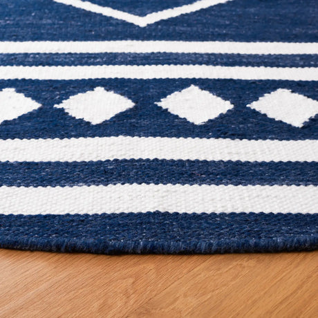 Safavieh Kilim 7'-0" x 7'-0" Rug in Navy / Ivory