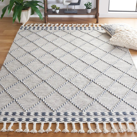 Safavieh Vermont 4'-0" x 6'-0" Rug in Ivory / Denim
