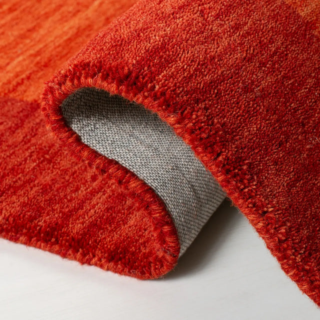 Safavieh Himalaya 4'-0" x 6'-0" Rug in Red